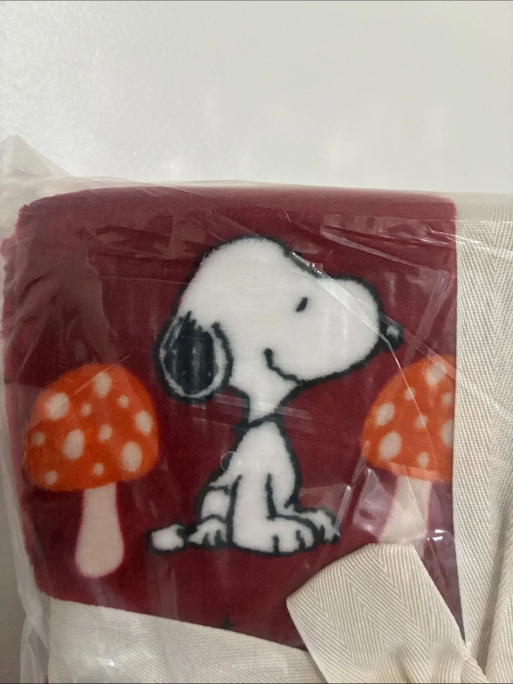NWT-BERKSHIRE- Peanuts- Snoopy- Red Fall Mushroom VelvetSoft Blanket 55x70